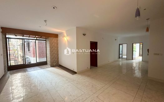 Lalmatia – Elegant South-Facing Apartment